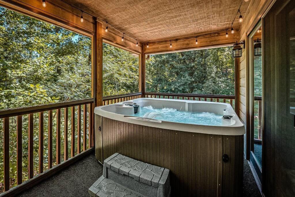 The Moondance Cabin By Lightfoot Stays Vacation Rentals Sevierville Exteriör bild